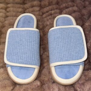 Isotoner Slides, shoes, hard sole Slippers, light blue w white piping, sz 7.5-8